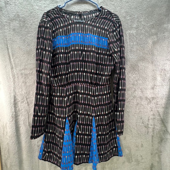 BCBGMaxAzria Dresses & Skirts - BCBG MAXAZRIA Black Arrow Print Size 6 Mini Dress Whimsigoth Skater Boho Chic